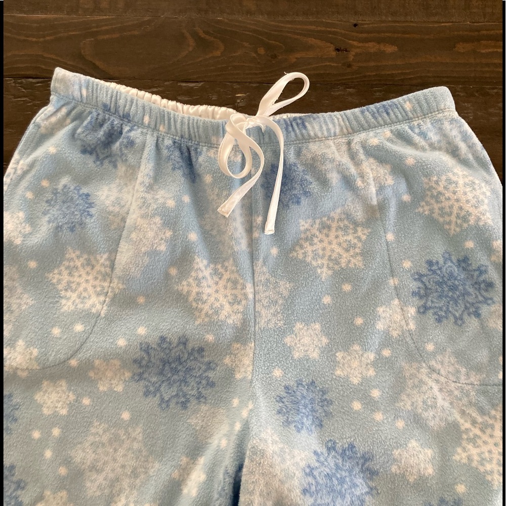 Blue snowflake fleece pajama pants - Picture 5 of 7
